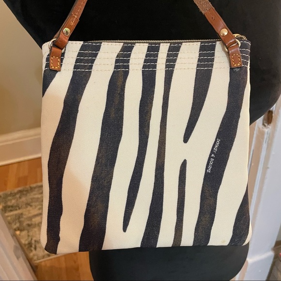 NWOT Dooney & Bourke Nylon North South Triple Zip Animal Crossbody Red Lining 🎁 - Picture 9 of 11